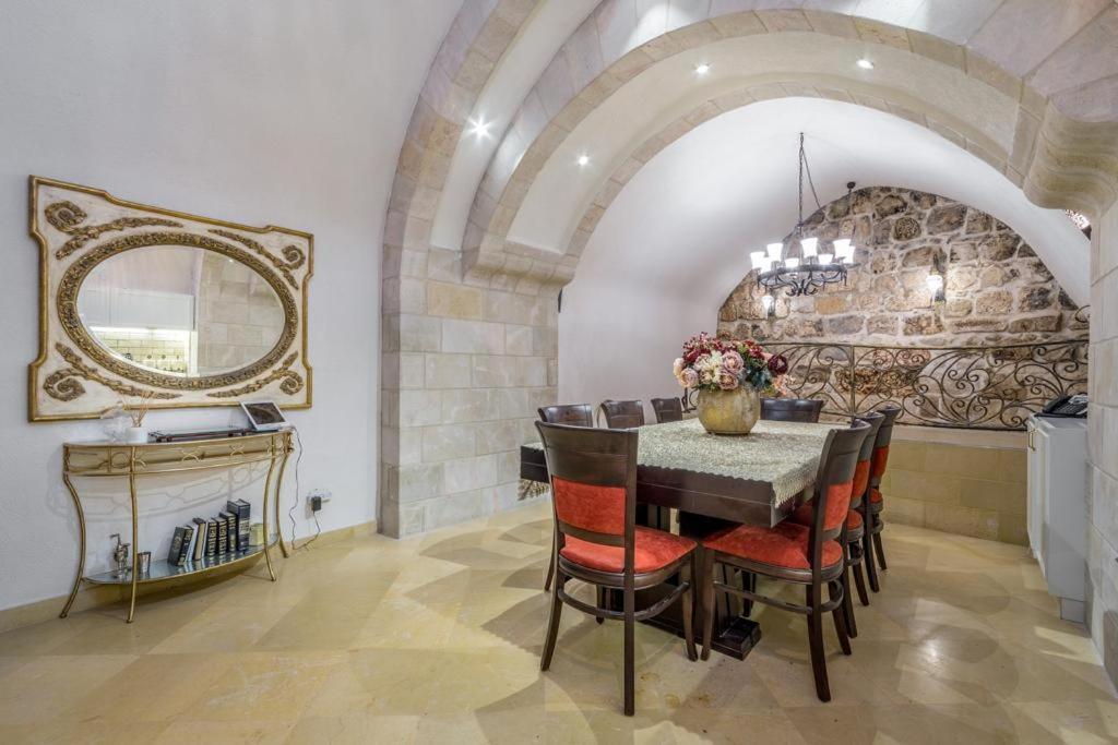 Western Wall Luxury House Yerusalem Bagian luar foto